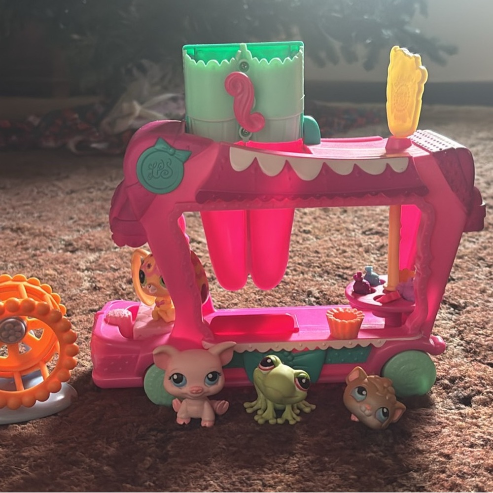 Littlest pet shop toys